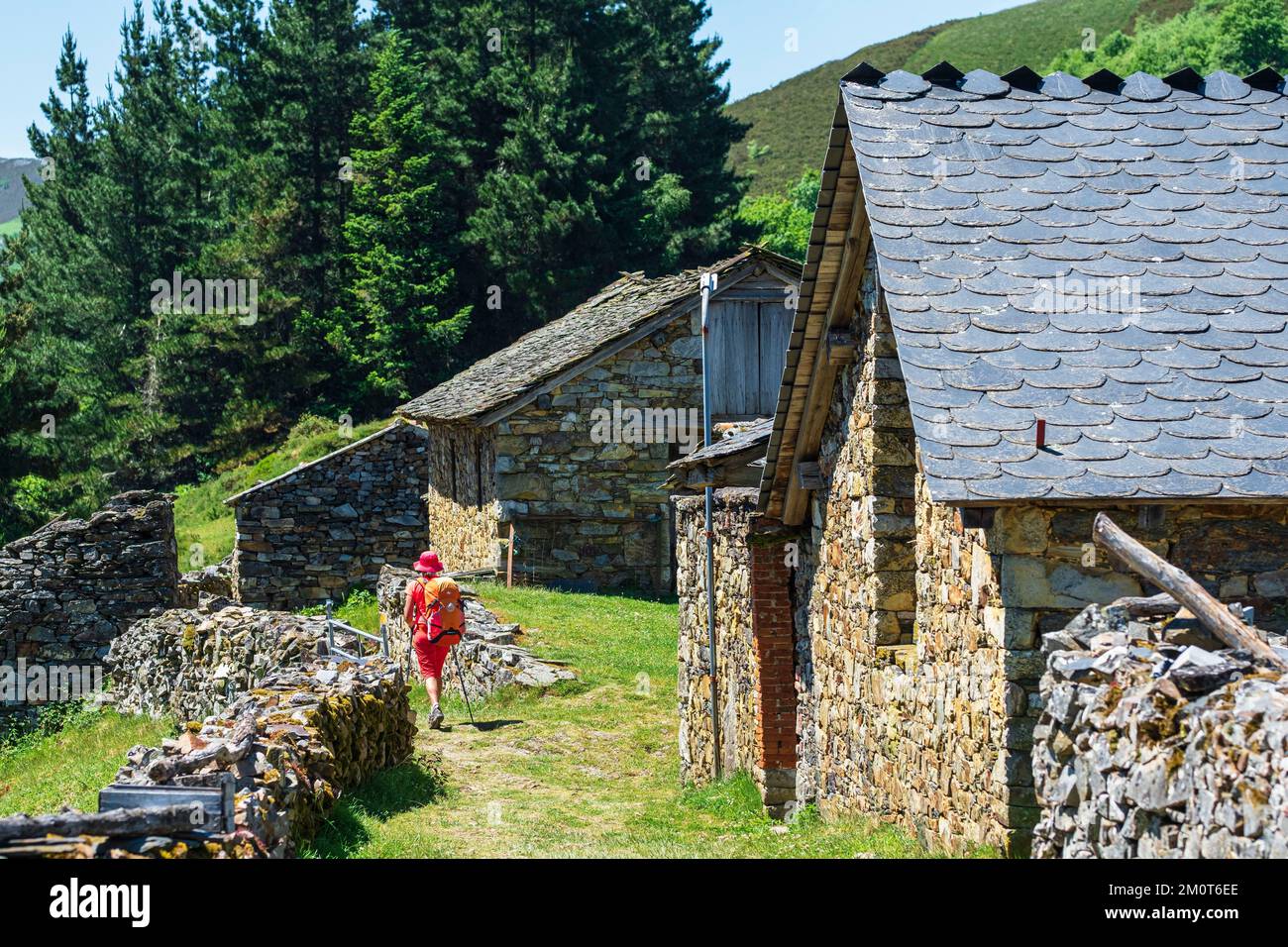 Spanien, Fürstentum Asturien, Gemeinde Allande, Dorf Montefurado, Wanderung auf der Camino Primitivo, spanische Pilgerroute nach Santiago de Compostela Stockfoto