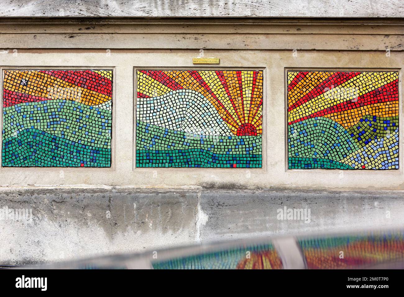 Frankreich, Meurthe et Moselle, Nancy, Straßenkunst in der Rue Blondlot, anonymes Mosaik namens ikarus, das im Morgengrauen abreist, um sich Zeit zu geben Stockfoto