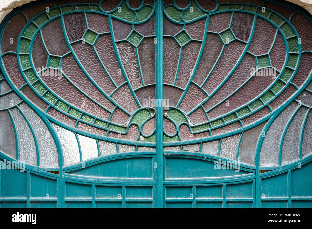 Frankreich, Meurthe et Moselle, Nancy, Detail der Garagentür eines Jugendstilgebäudes, erbaut zwischen 1904 und 1905 vom Architekten Charles Desire Bourgon für den Geschäftsmann Auguste Bichaton, der die Flügel eines Schmetterlings am Boulevard Lobau repräsentiert Stockfoto