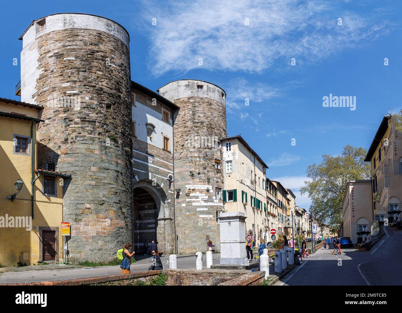 Italien, Toskana, Lucca, die Tür der Stadtmauer Stockfoto