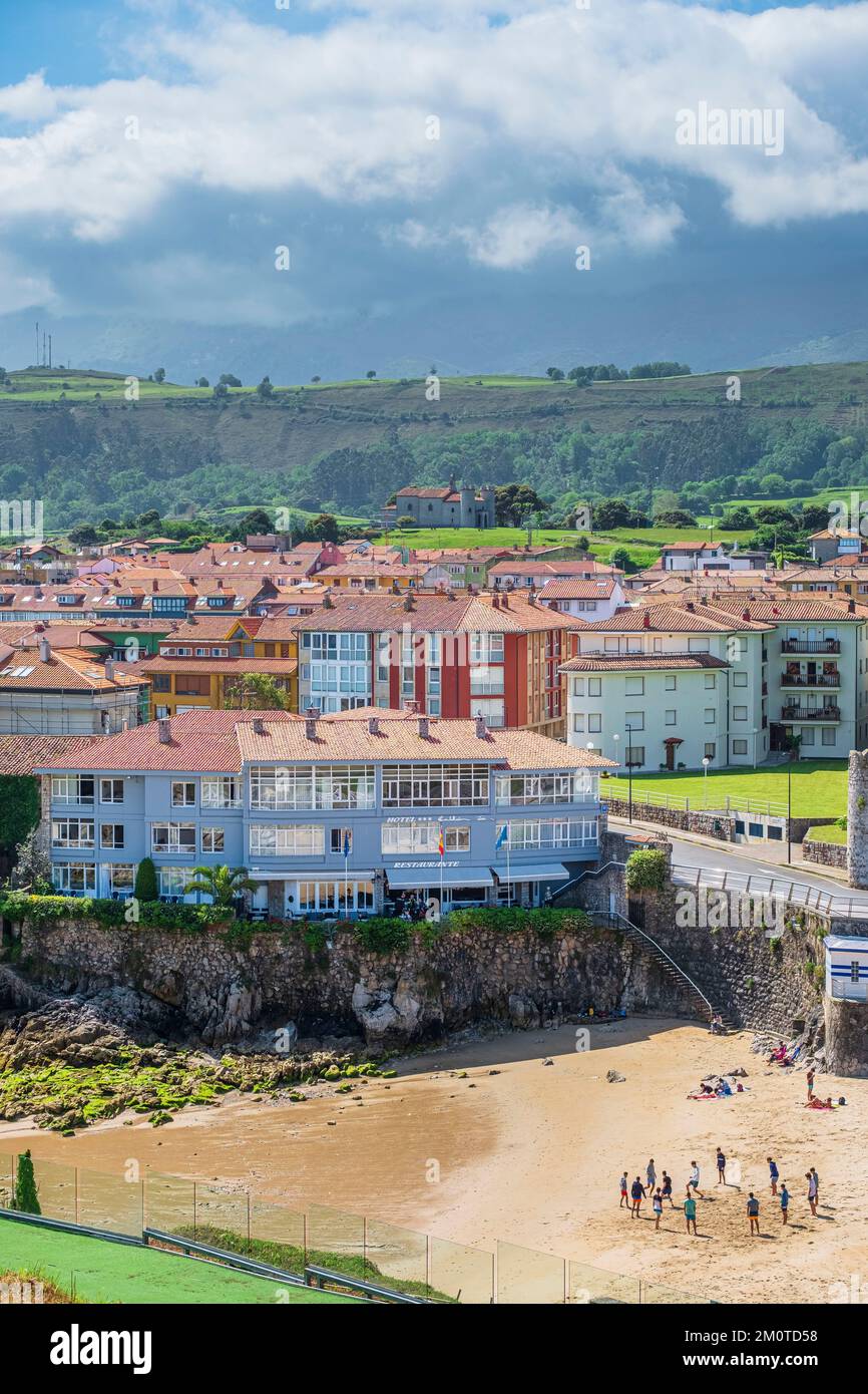Spanien, Fürstentum Asturien, Llanes, Bühne am Camino del Norte, spanische Wallfahrtsroute nach Santiago de Compostela, Strand El Sablon Stockfoto