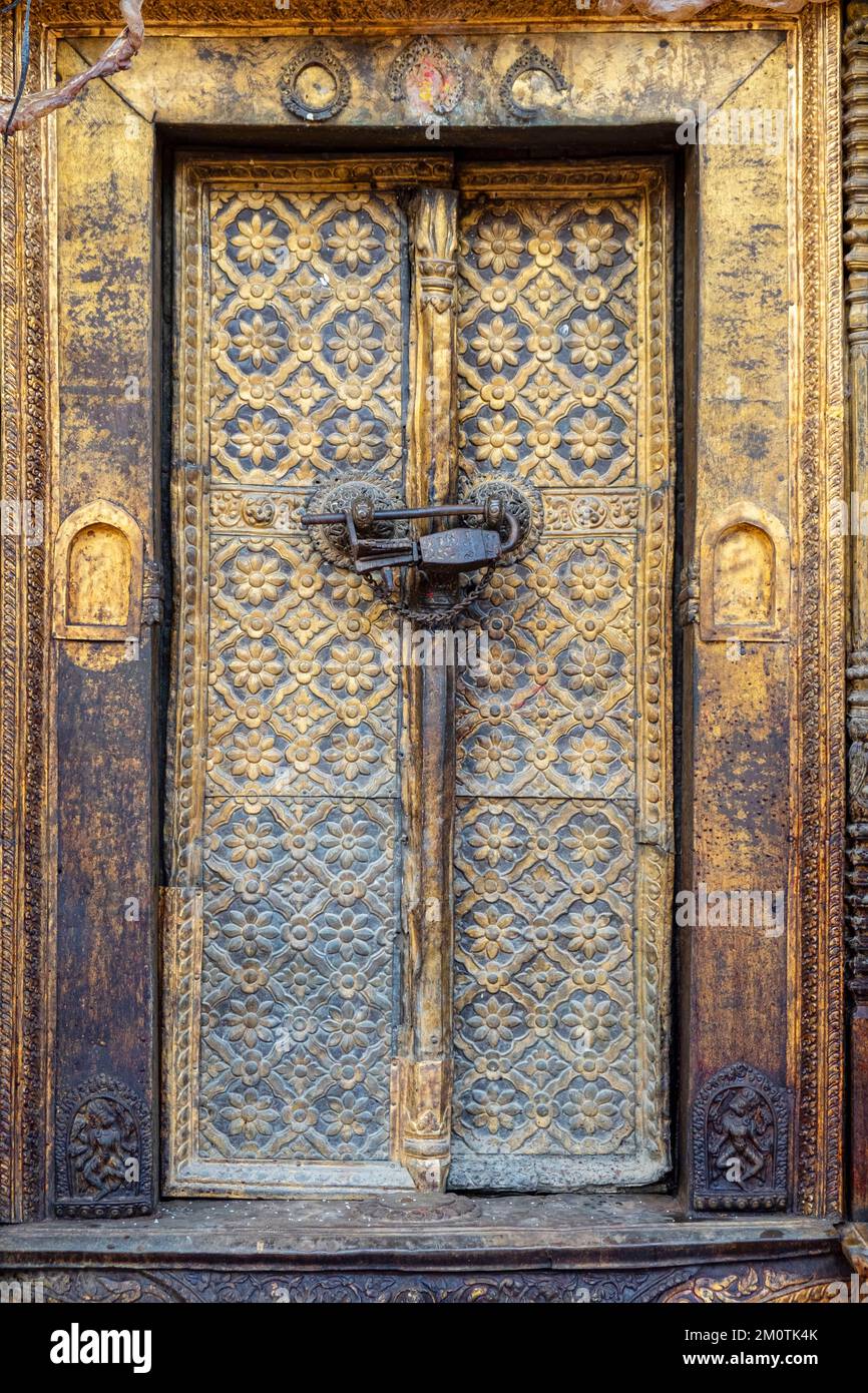 Nepal, Kathmandu-Tal, UNESCO-Weltkulturerbe, Patan, Durbar-Platz, Königspalast, goldene Tür im Mul Chowk-Innenhof Stockfoto