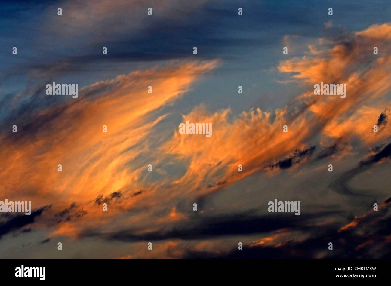 Frankreich, Doubs, Brognard, die Sonne im Sonnenuntergang, Wolken Stockfoto
