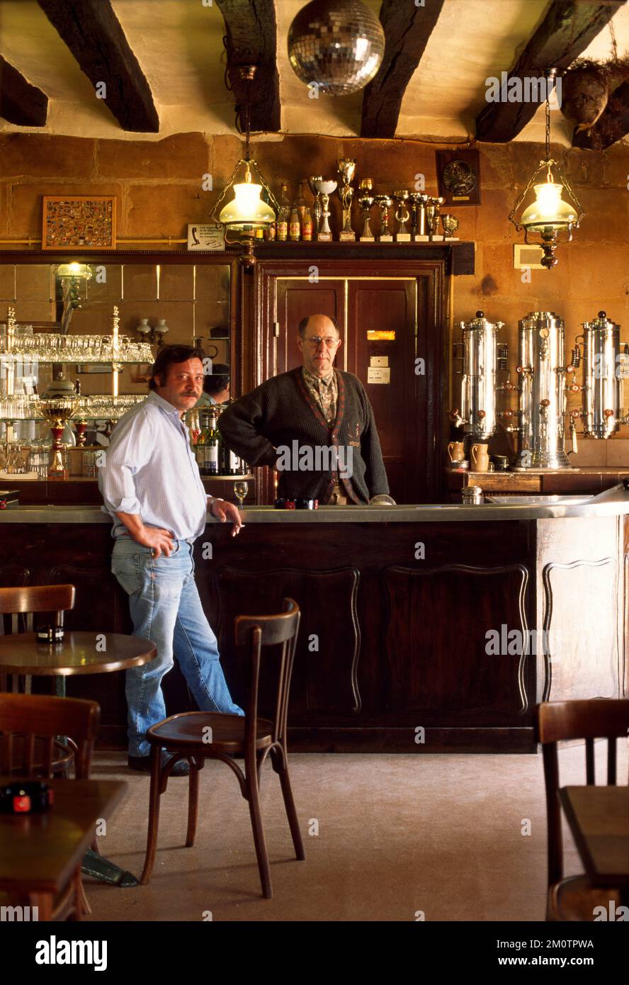 Lokale Bar im Loire-Tal, Frankreich, 1994 Stockfoto