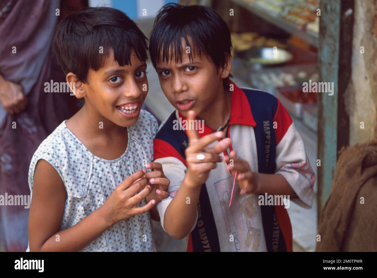 Zwei Kinderfreunde Kolkata, Westbengalen, 2001 Stockfoto