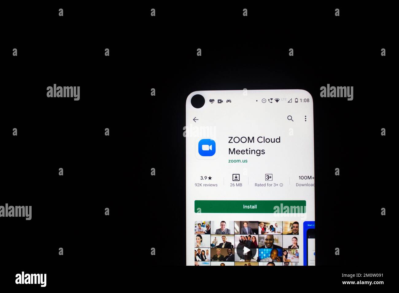 Delhi, Indien – Smartphone mit Zoom Cloud Meetings App. Stockfoto
