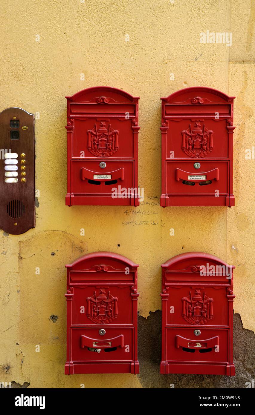 Rote Postfächer, Region Basilikata, Italien Stockfoto