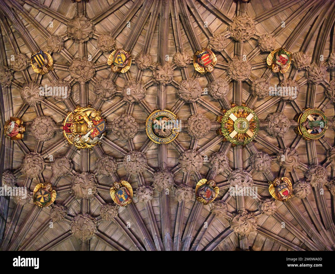 Dekorative Deckenköpfe und Dekoration in der Thistle Chapel in St Giles' Cathedral in Edinburgh Old Town, Schottland, Großbritannien Stockfoto
