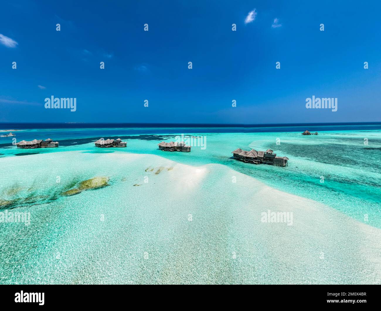 Luftaufnahme, Malediven, Nord-Malé-Atoll, Indischer Ozean, Lankanfushi, Gili Lankanfushi mit Wasserbungalows, Asien Stockfoto