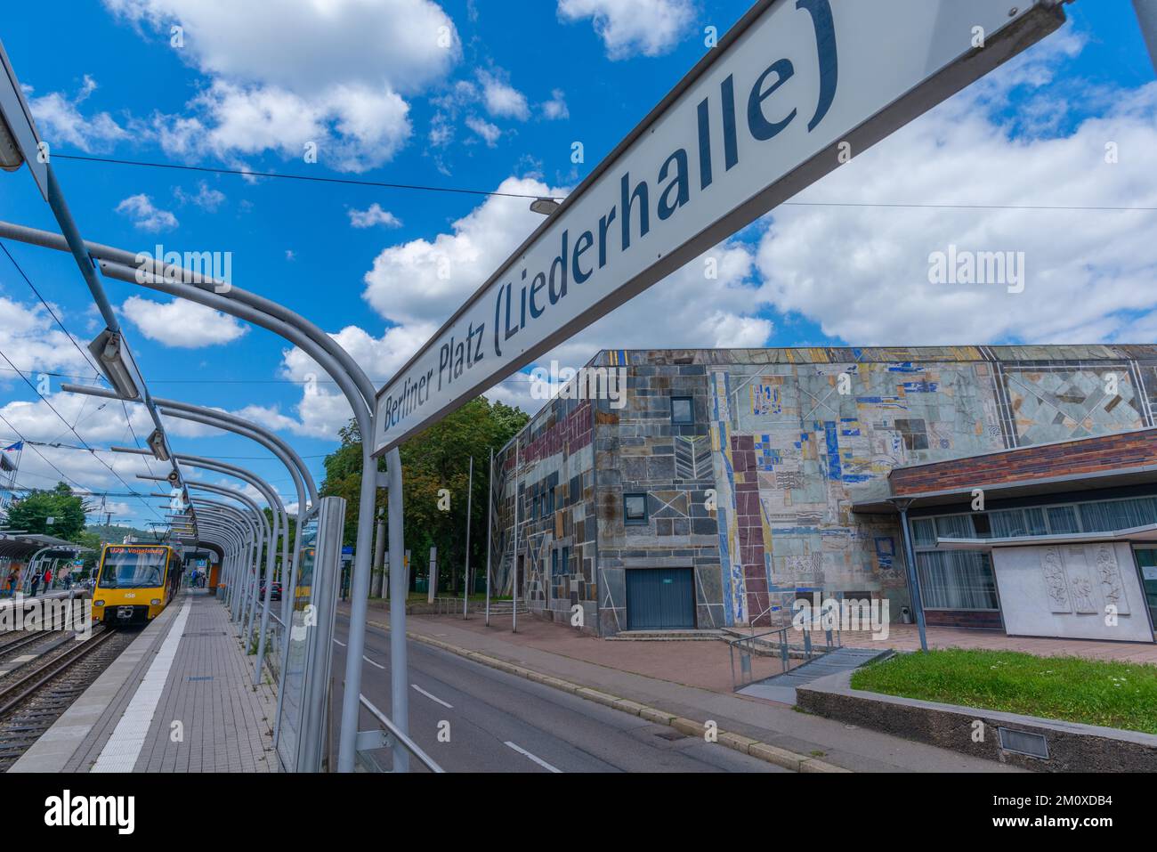 Liederhalle, Stuttgart, denkmalgeschütztes Gebäude, Konzerthalle, Kultur- und Kongresszentrum, Mosaik, Bosch-Areal, Eröffnung 1956, U-Bahn-Station, Gleise, Ex Stockfoto