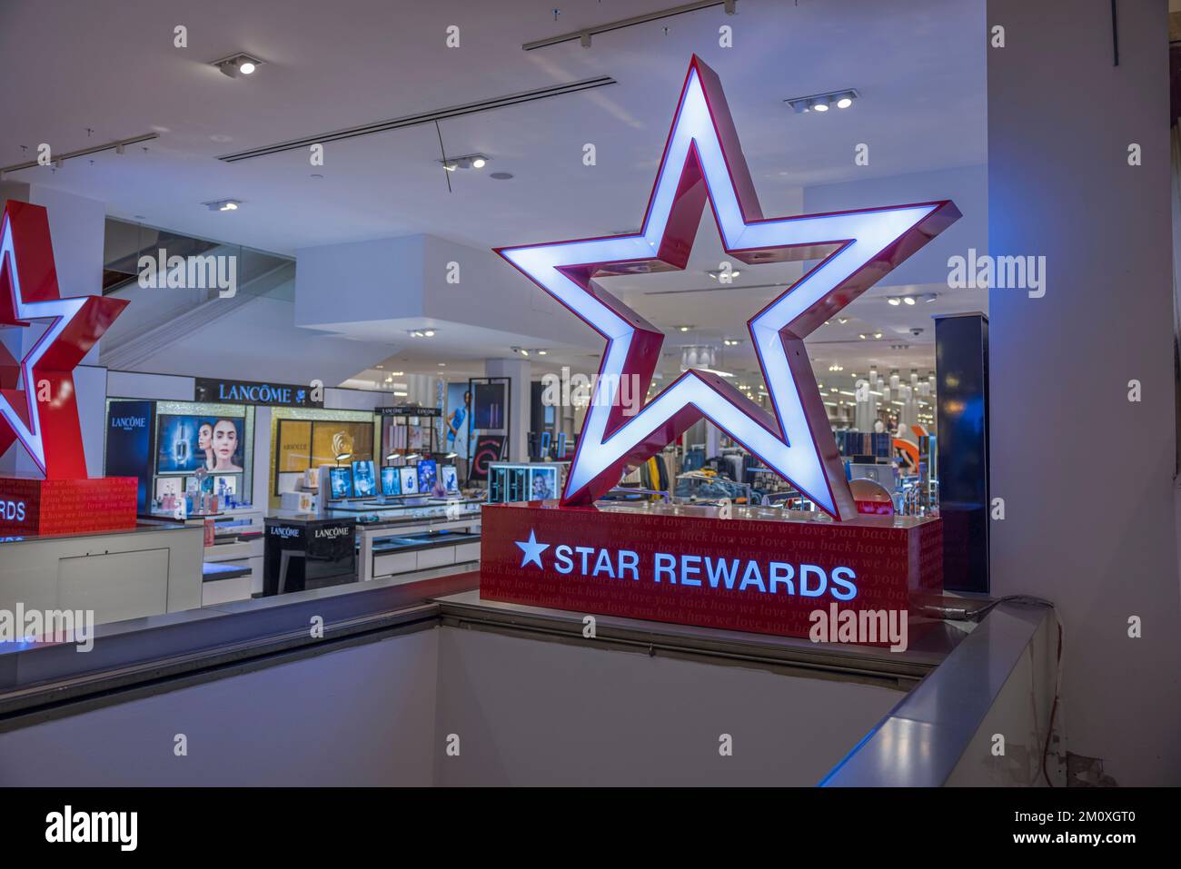 Nahaufnahme des Innenraums des STAR Rewards Schilds von Macy's. New York. USA. Stockfoto