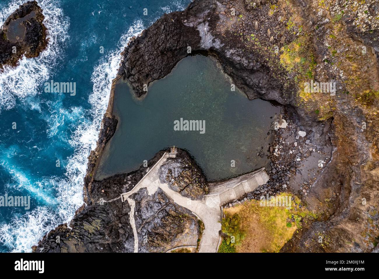 Natürlicher Pool auf Madeira von der Drohne Stockfoto