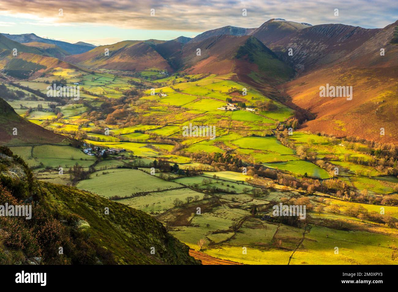 Die nordwestlichen Fells des Lake District National Park über dem Newlands Valley Stockfoto