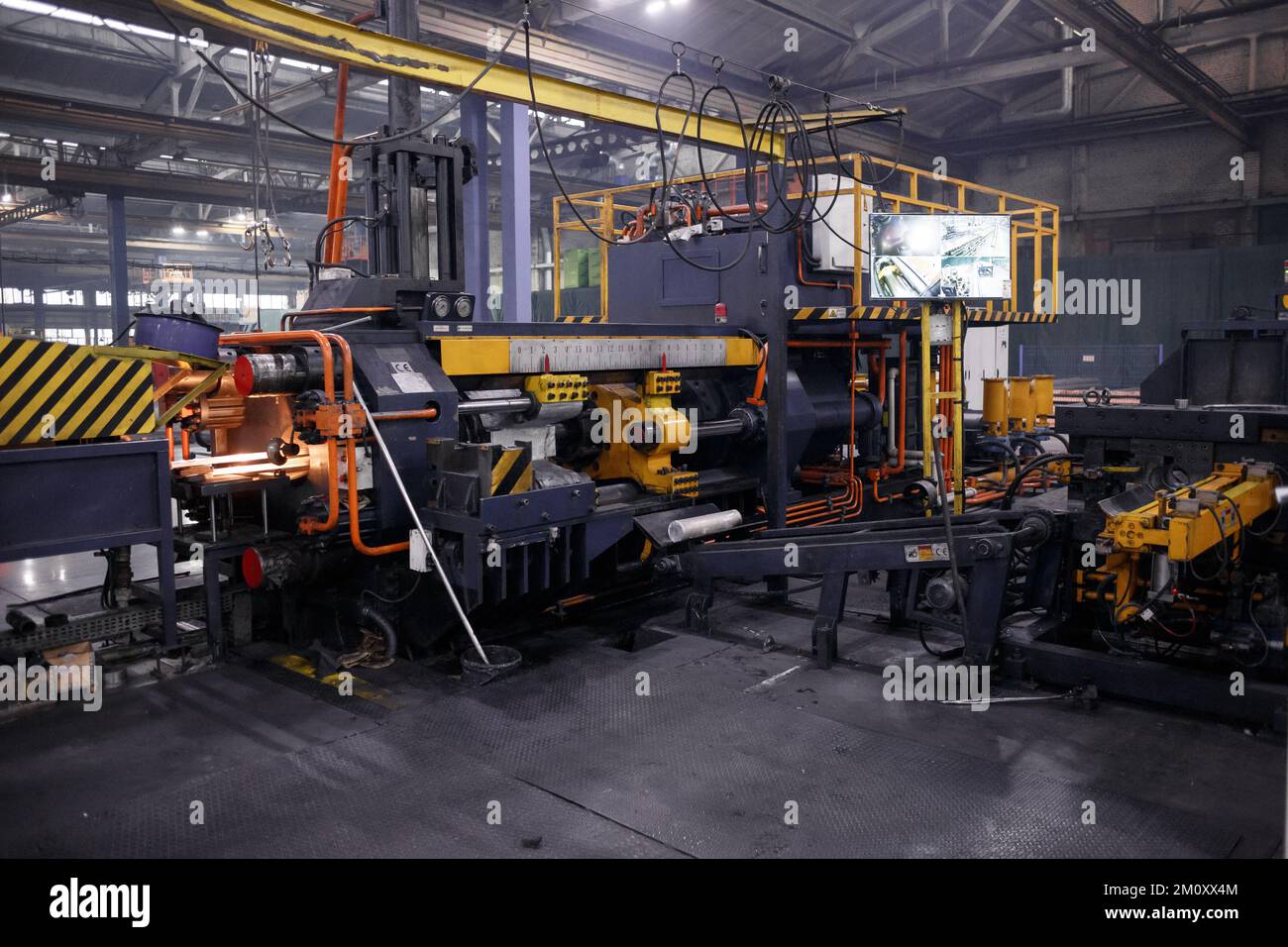 Das Innere ist moderne Ausrüstung in der Fabrik, experimentelle Ausrüstung. Arbeiten Sie mit Metall Stockfoto