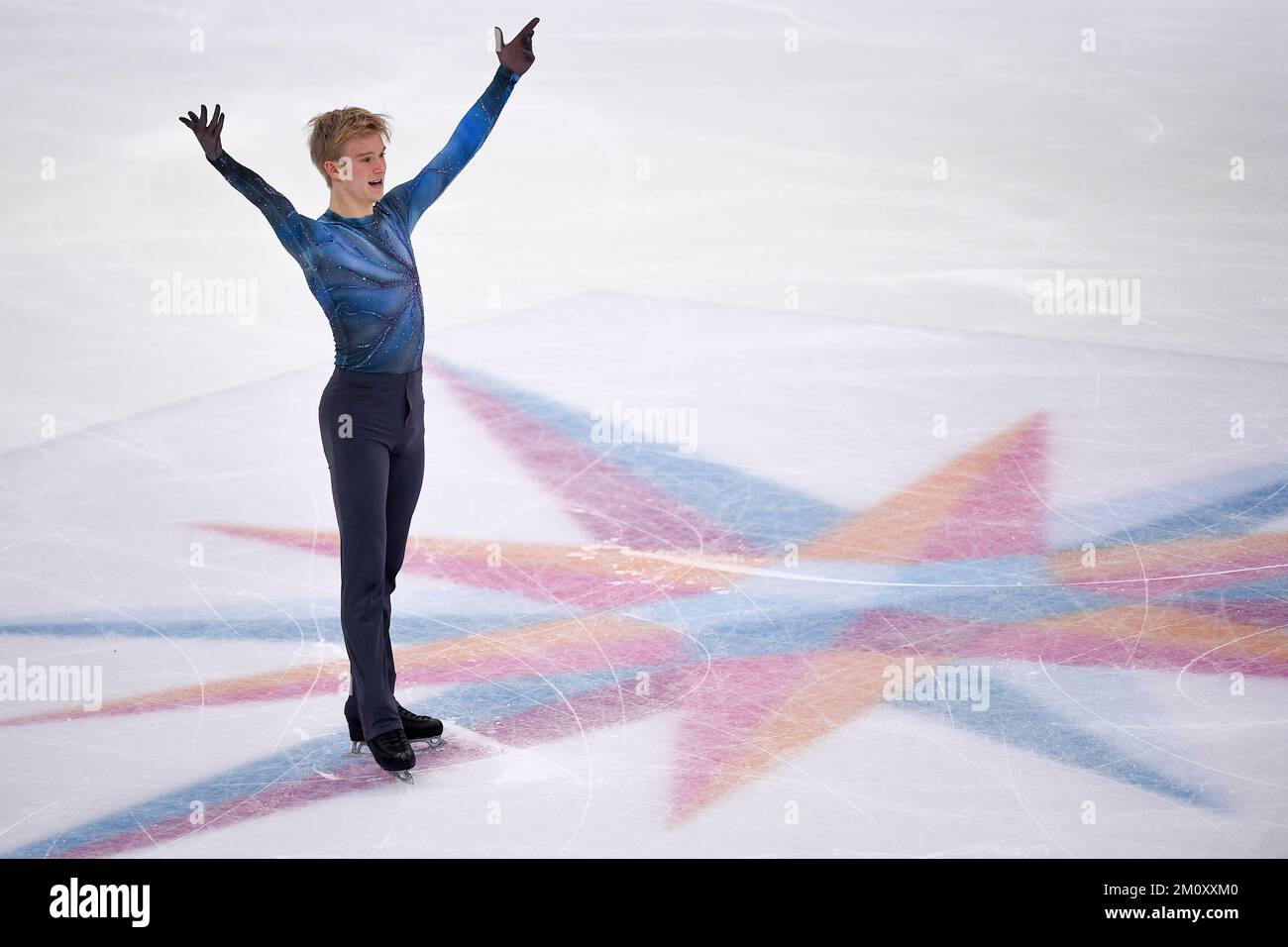 Turin, Italien. 08. Dezember 2022 Daniel Grassl aus Italien tritt am ersten Tag des ISU Grand Prix des Eiskunstlauf-Finales im Men Short Program an. Nicolò Campo/Alamy Live News Stockfoto