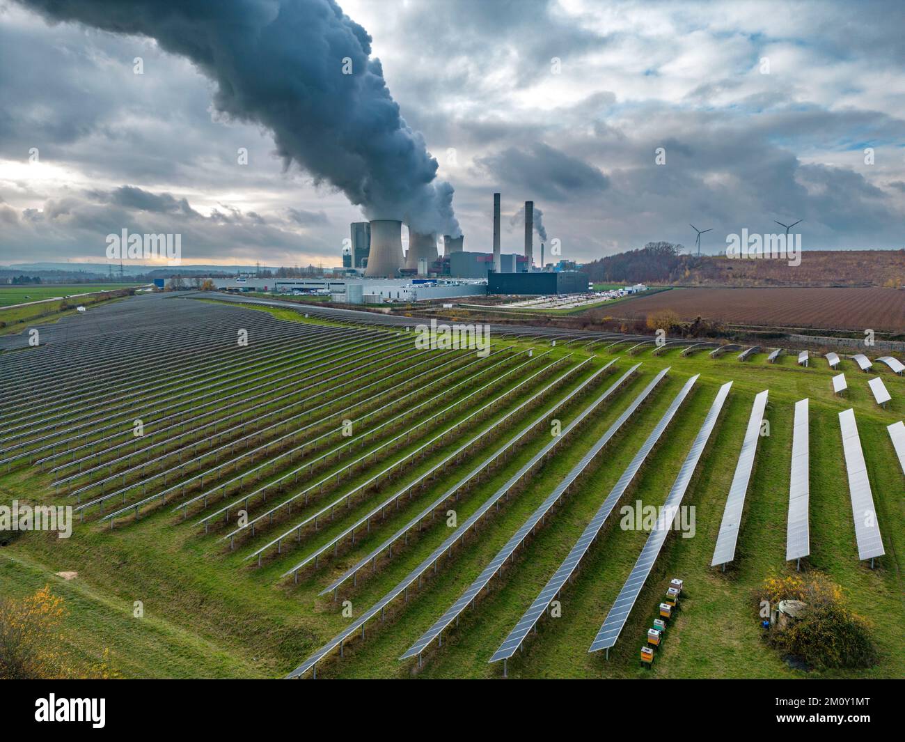 Solarpark Inden, ein Photovoltaik-Park in Inden, im Braunkohlekraftwerk Weisweiler der RWE Power AG in Eschweiler-Weisweiler, Grundlastleistung p Stockfoto