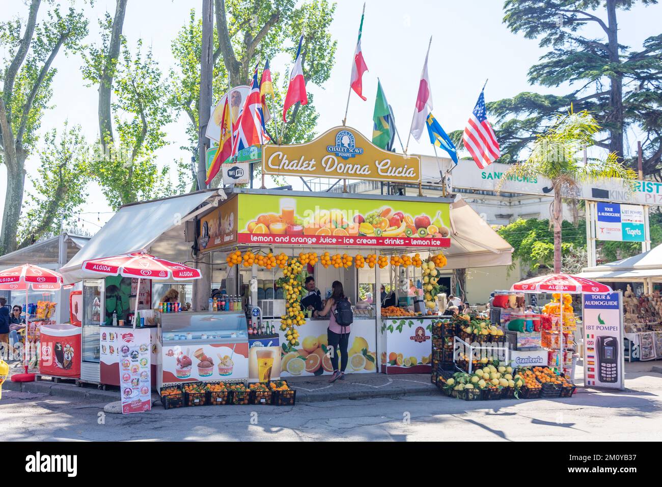 Chalet Donna Lucia Fruit and Ice Cream Shop am Eingang zur antiken Stadt Pompeji, Pompeji, Metropolitan City of Neapel, Campania Region, Italien Stockfoto