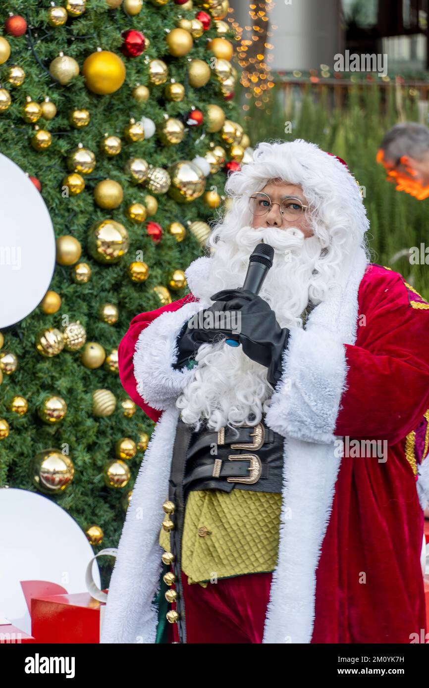 papa noel, mit seinem roten Mantel und seinem langen weißen Bart, mexiko lateinamerika Stockfoto