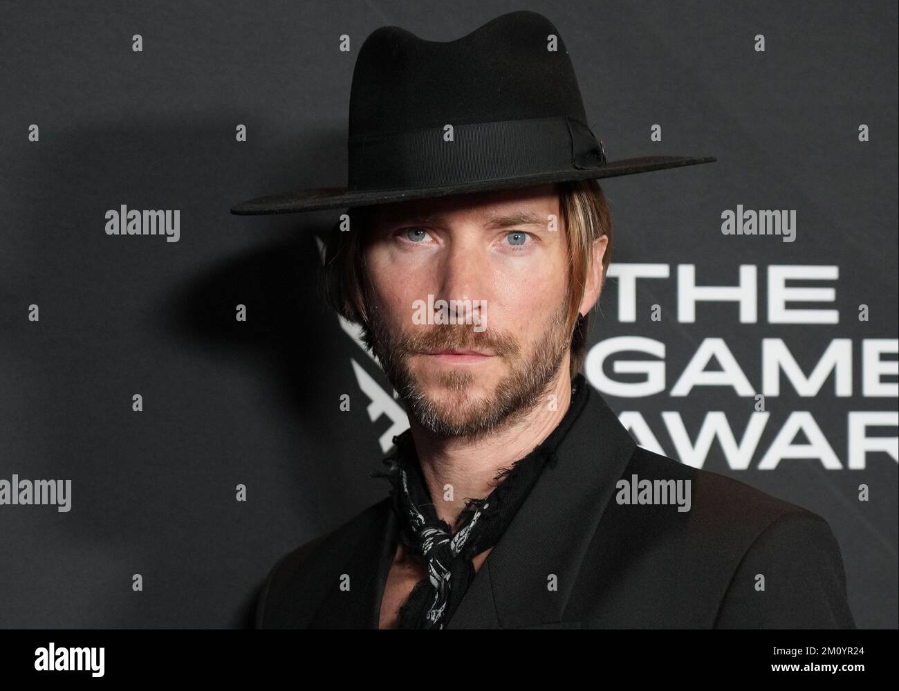 Los Angeles, USA. 08.. Dezember 2022. Troy Baker wird am Donnerstag, den 8. Dezember 2022, bei den Game Awards 2022 im Microsoft Theater in Los Angeles, Kalifornien, eintreffen. (Foto: Sthanlee B. Mirador/Sipa USA) Guthaben: SIPA USA/Alamy Live News Stockfoto