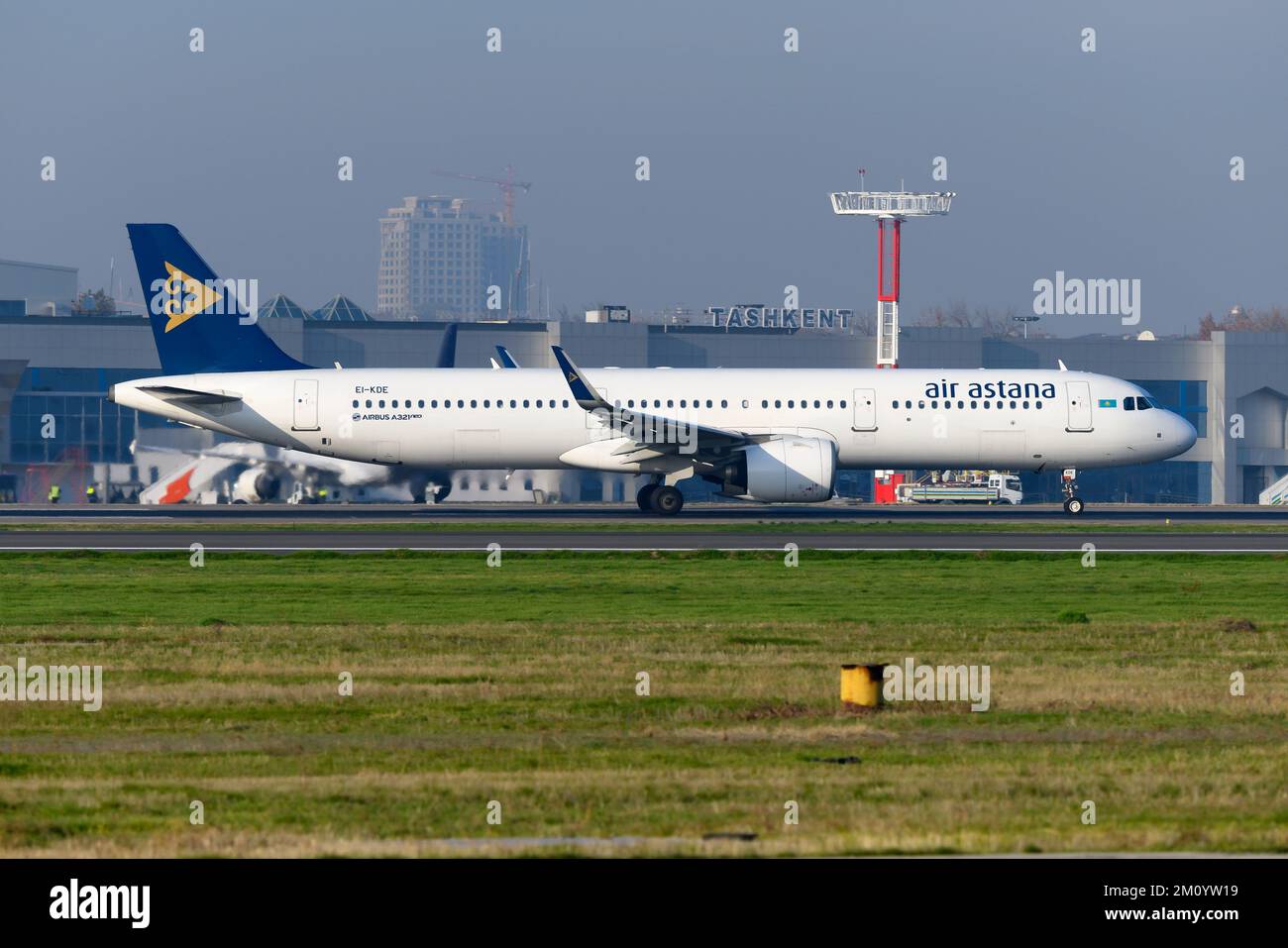 Air Astana Airbus A321. Flugzeug A321neo von Air Astana, eine Fluggesellschaft aus Kasachstan. Flugzeug der AirAstana. Stockfoto