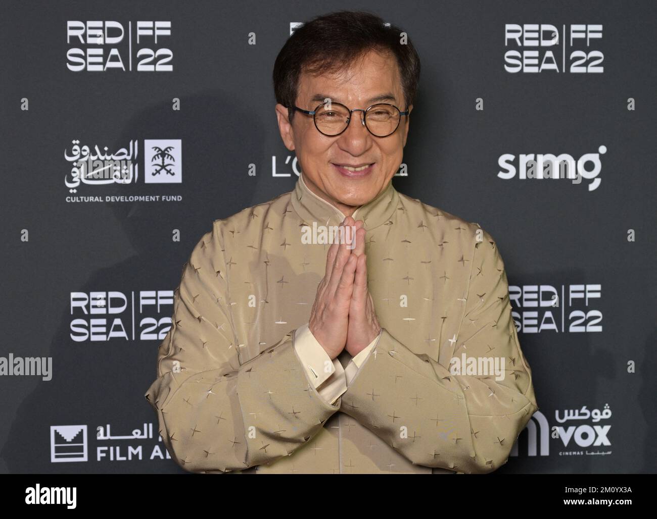 Der Schauspieler Jackie Chan posiert am 8. Dezember 2022 während der Abschlusszeremonie der zweiten Ausgabe des internationalen Filmfestivals zum Roten Meer (RSIFF) in Dschidda, Saudi-Arabien, auf dem Roten Teppich. Foto: Balkis Press/ABACAPRESS.COM Stockfoto
