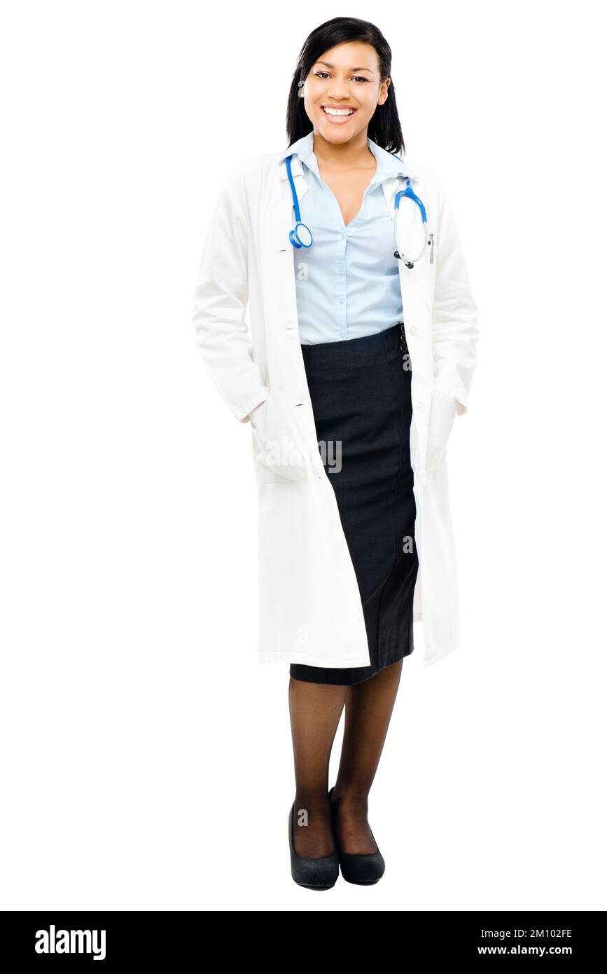 Medizinische Krankenschwester gemischte Rasse isoliert auf weißem Hintergrund. Eine junge Ärztin mit Studiohintergrund. Stockfoto