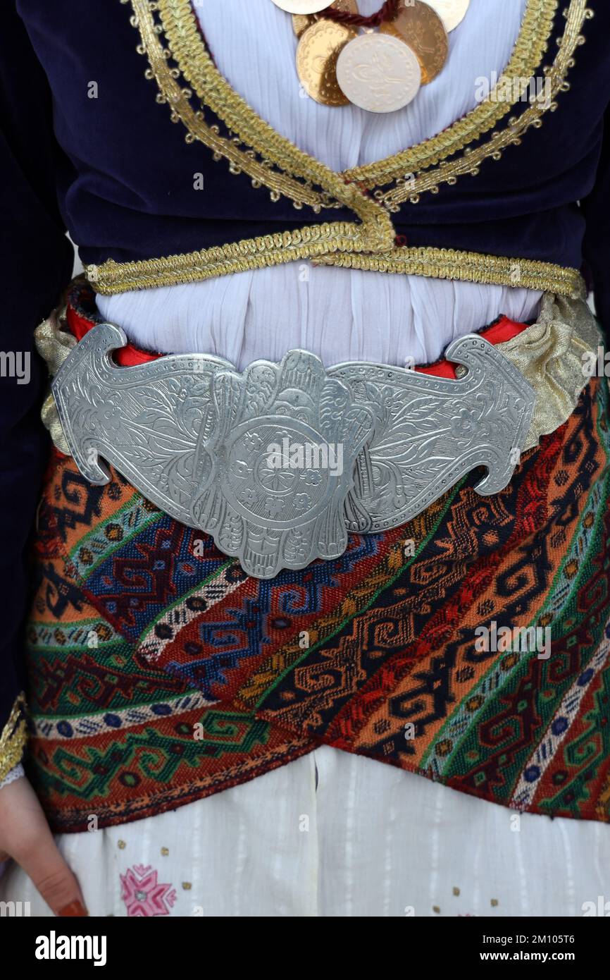 Türkei, Mugla, Mentese Local Cultural Festival Folklore (efe zeybek) Männer-  und Damenkleidung Stockfotografie - Alamy