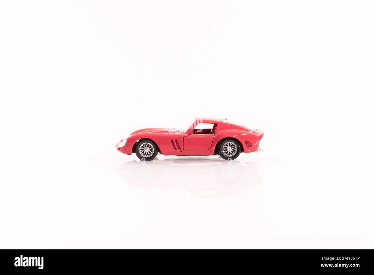 Roter Ferrari 250 GTO aus Metall. Stockfoto Roter Ferrari 250 GTO aus Metall. Stockfoto