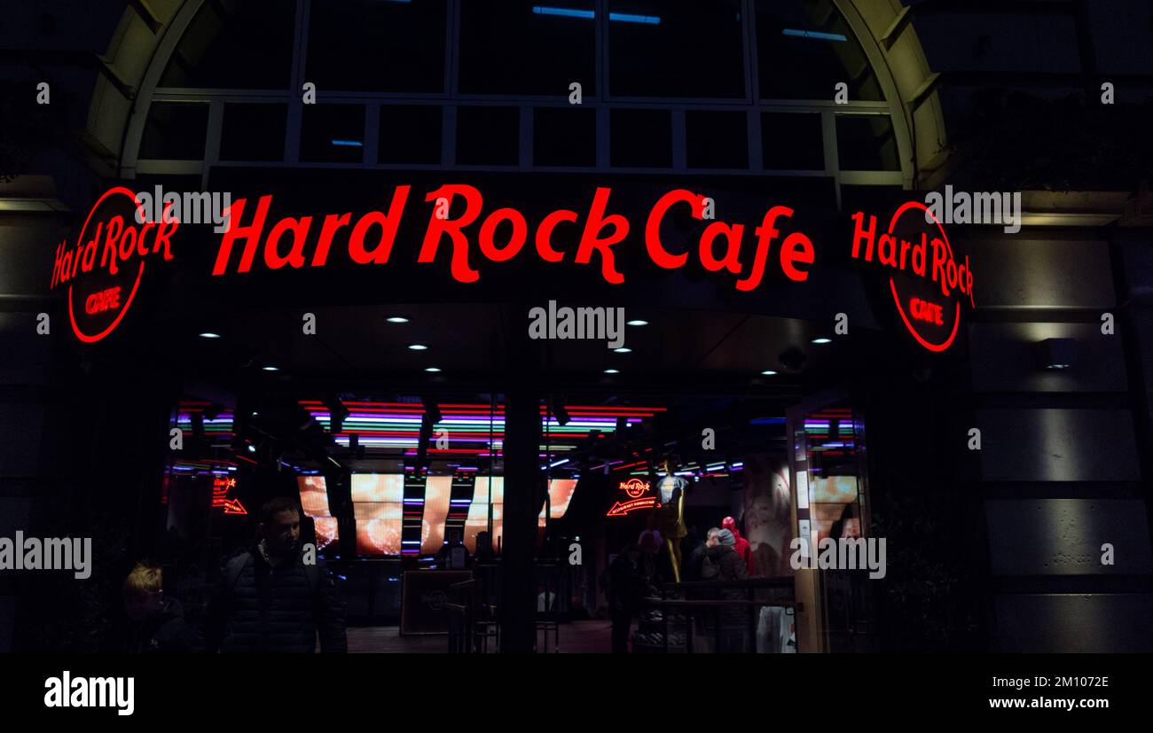 Beschilderung vor dem Hard Rock Cafe, Piccadilly Circus, London, England, Großbritannien Stockfoto