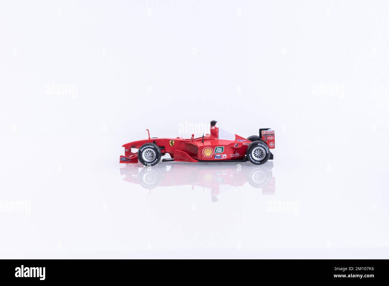 Miniaturfahrzeug Ferrari Formel 1 2000 Nr. 3, gefahren von Michael Schumacher während seines Sieges beim Grand Prix der europäischen Formel 1 2000 in Nürburg Stockfoto