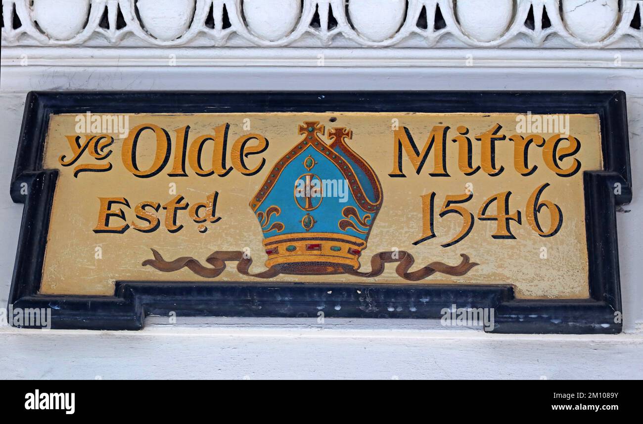 Ye Olde Mitre Pub Schild, gegründet 1546, 1 Ely CT, Ely PL, Hatton Garden, London, England, Großbritannien, EC1N 6SJ Stockfoto
