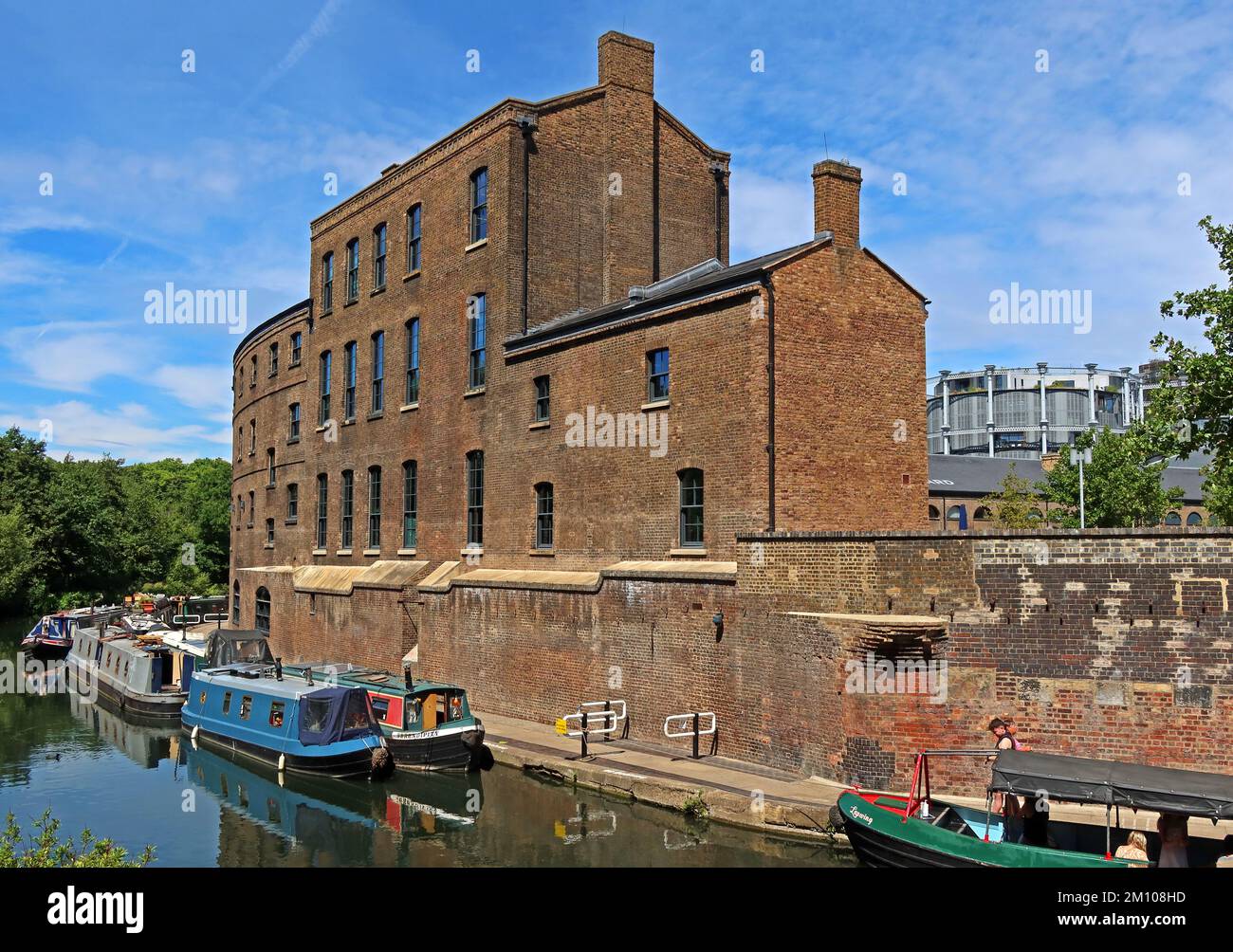 Kohlebüro und Kanal auf der Coal Drops Yard, Einzelhandel und Unterhaltungsentwicklung, nördlich von Kings Cross, Stable Street, Camden, London, England, UK, N1C 4DQ Stockfoto