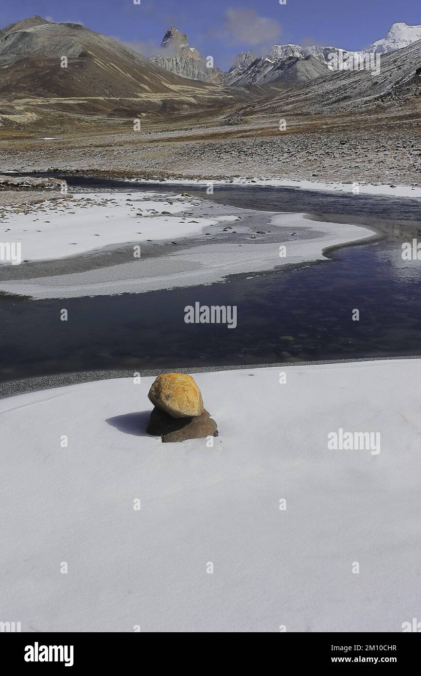 Aufgrund der globalen Erwärmung der Berggletscher, der Eiskappen des Himalaya, der Anden, der Alpen und der Rocky Mountains schmelzen schnell, was für den Anstieg des Meeresspiegels verantwortlich ist Stockfoto