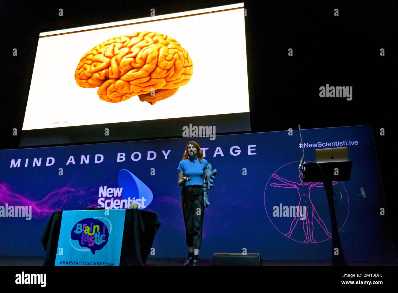 Alina Ivan hält einen Vortrag mit dem Titel „Hack Your Brain“, über das Stadium des Geistes und Körpers, auf der New Scientist Live 2022 Stockfoto
