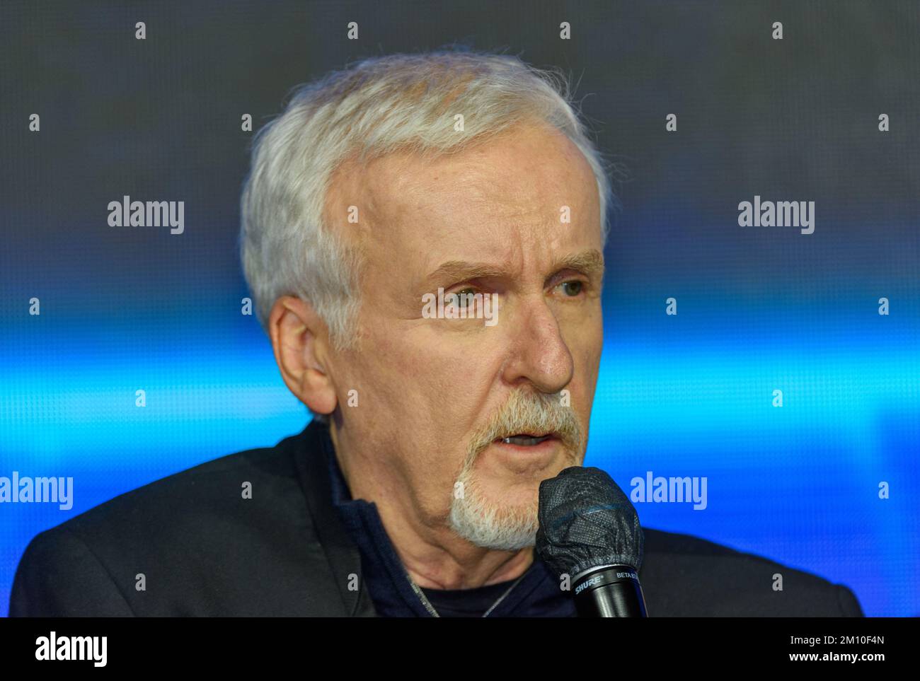 Seoul, Südkorea. 09.. Dezember 2022. Der kanadische Filmemacher James Cameron spricht bei einem zukünftigen Dialog für Global Innovation 2022 in Seoul. Sein neuester Film „Avatar: The Way of Water“ wird am 14. Dezember im Land veröffentlicht. Kredit: SOPA Images Limited/Alamy Live News Stockfoto