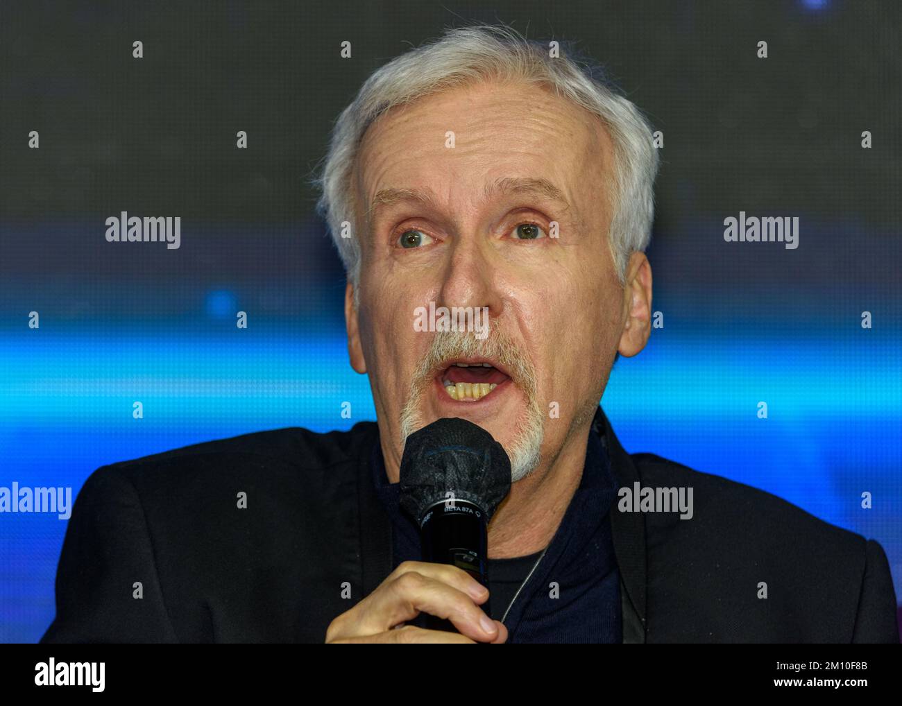 Seoul, Südkorea. 09.. Dezember 2022. Der kanadische Filmemacher James Cameron spricht bei einem zukünftigen Dialog für Global Innovation 2022 in Seoul. Sein neuester Film „Avatar: The Way of Water“ wird am 14. Dezember im Land veröffentlicht. Kredit: SOPA Images Limited/Alamy Live News Stockfoto