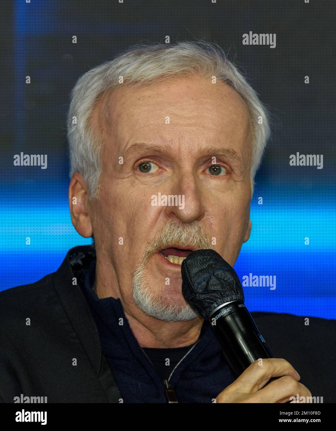 Seoul, Südkorea. 09.. Dezember 2022. Der kanadische Filmemacher James Cameron spricht bei einem zukünftigen Dialog für Global Innovation 2022 in Seoul. Sein neuester Film „Avatar: The Way of Water“ wird am 14. Dezember im Land veröffentlicht. Kredit: SOPA Images Limited/Alamy Live News Stockfoto