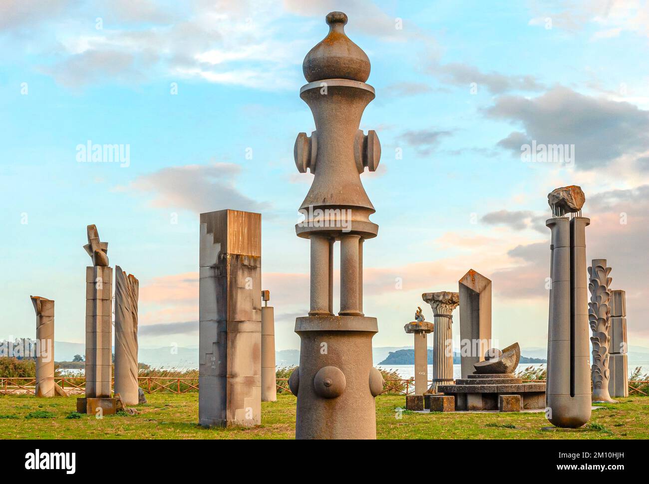 Skulpturenpark Campo del Sole in Tuoro sul Trasimeno am Ufer des Sees Trasimeno, Umbrien, Italien, zum Gedenken an die Schlacht von Hannibal Stockfoto