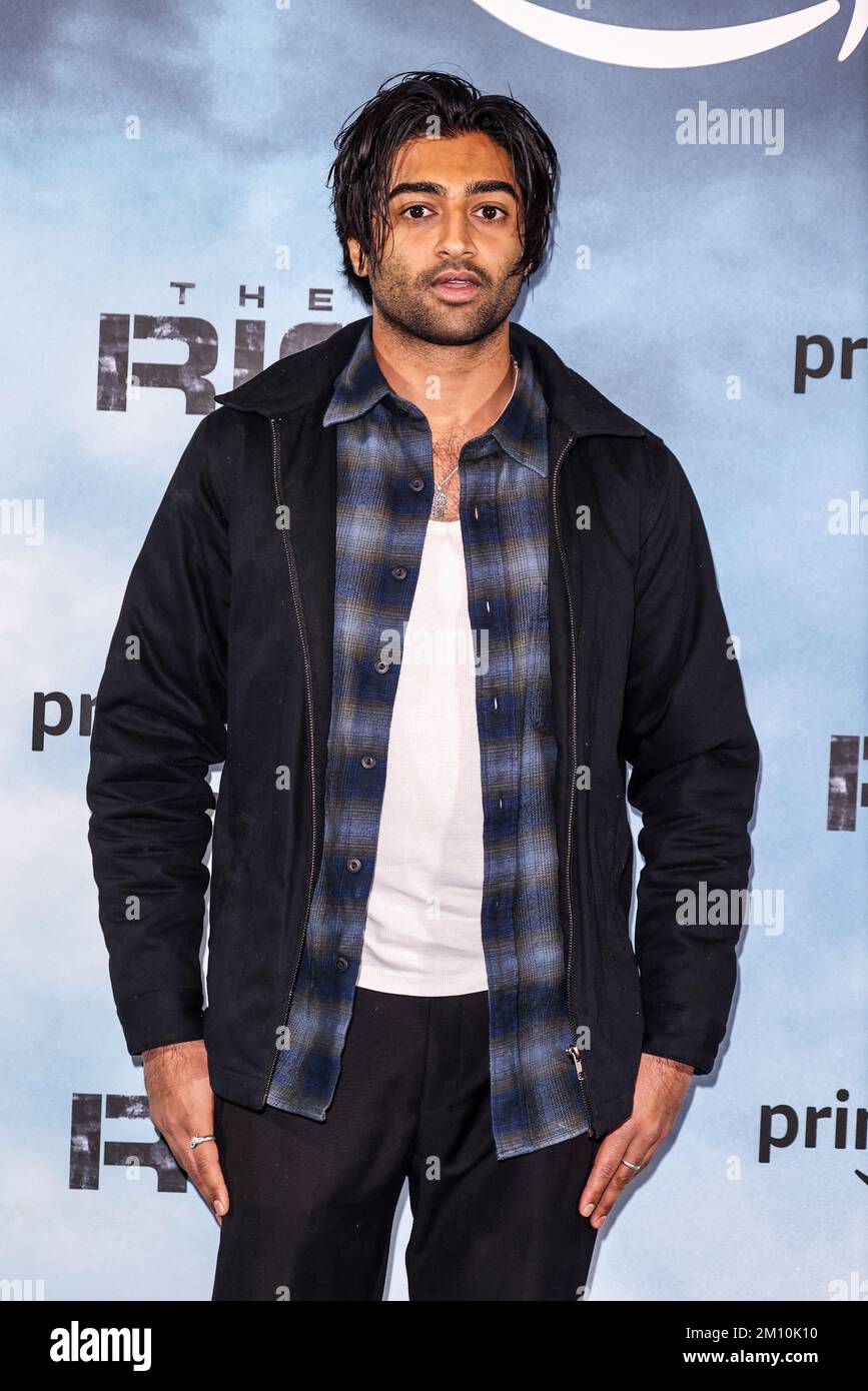 London, Großbritannien. 08.. Dezember 2022. Nikhil Parmar besucht die Premiere der neuen Amazon Prime Video-Serie „The Rig“ im Regent Street Cinema in London. Kredit: SOPA Images Limited/Alamy Live News Stockfoto