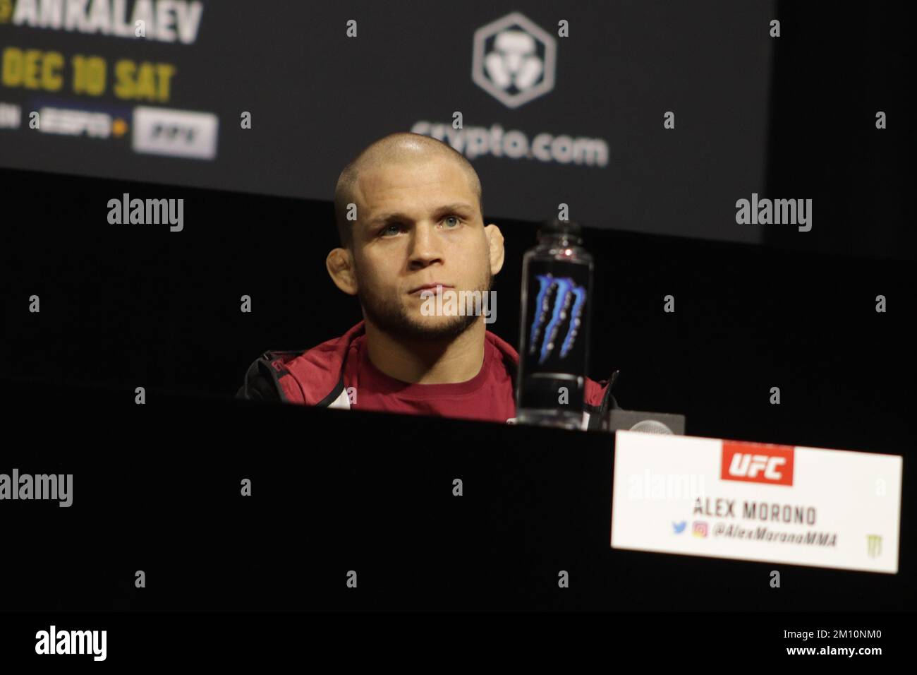 LAS VEGAS, NV - 8. DEZEMBER: Alex Morono interagiert mit den Medien während des UFC 282 Media Day am UFC Apex am 8. Dezember 2022 in Las Vegas, Nevada, USA. (Foto: Diego Ribas/PxImages) Stockfoto