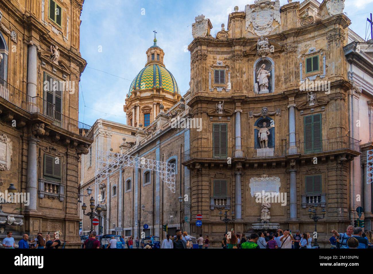 Quattro Canti ist ein Barroque-Platz in Palermo. Es ist eine der Sehenswürdigkeiten, die in der Stadt mehr besucht werden. Sizilien. Stockfoto