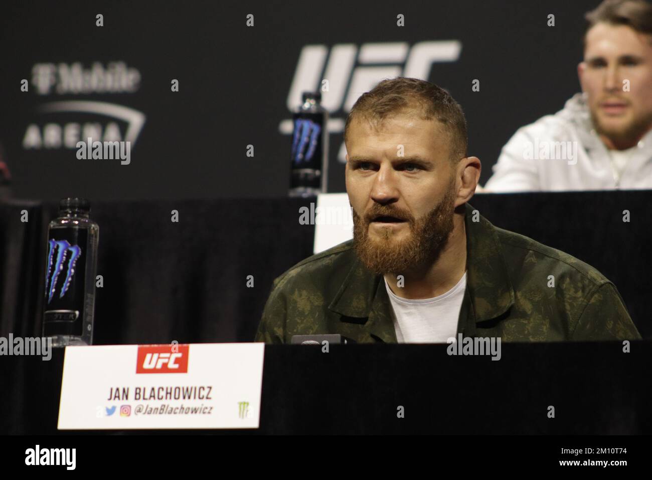 Las Vegas, Nevada, Usa. 08.. Dezember 2022. UFC Apex LAS VEGAS, NV - DEZEMBER 8: Jan Blachowicz interagiert während des UFC 282 Media Day am UFC Apex am 8. Dezember 2022 in Las Vegas, Nevada, USA, mit den Medien. (Foto: Diego Ribas/PxImages) (Diego Ribas/SPP) Guthaben: SPP Sport Press Photo. Alamy Live News Stockfoto