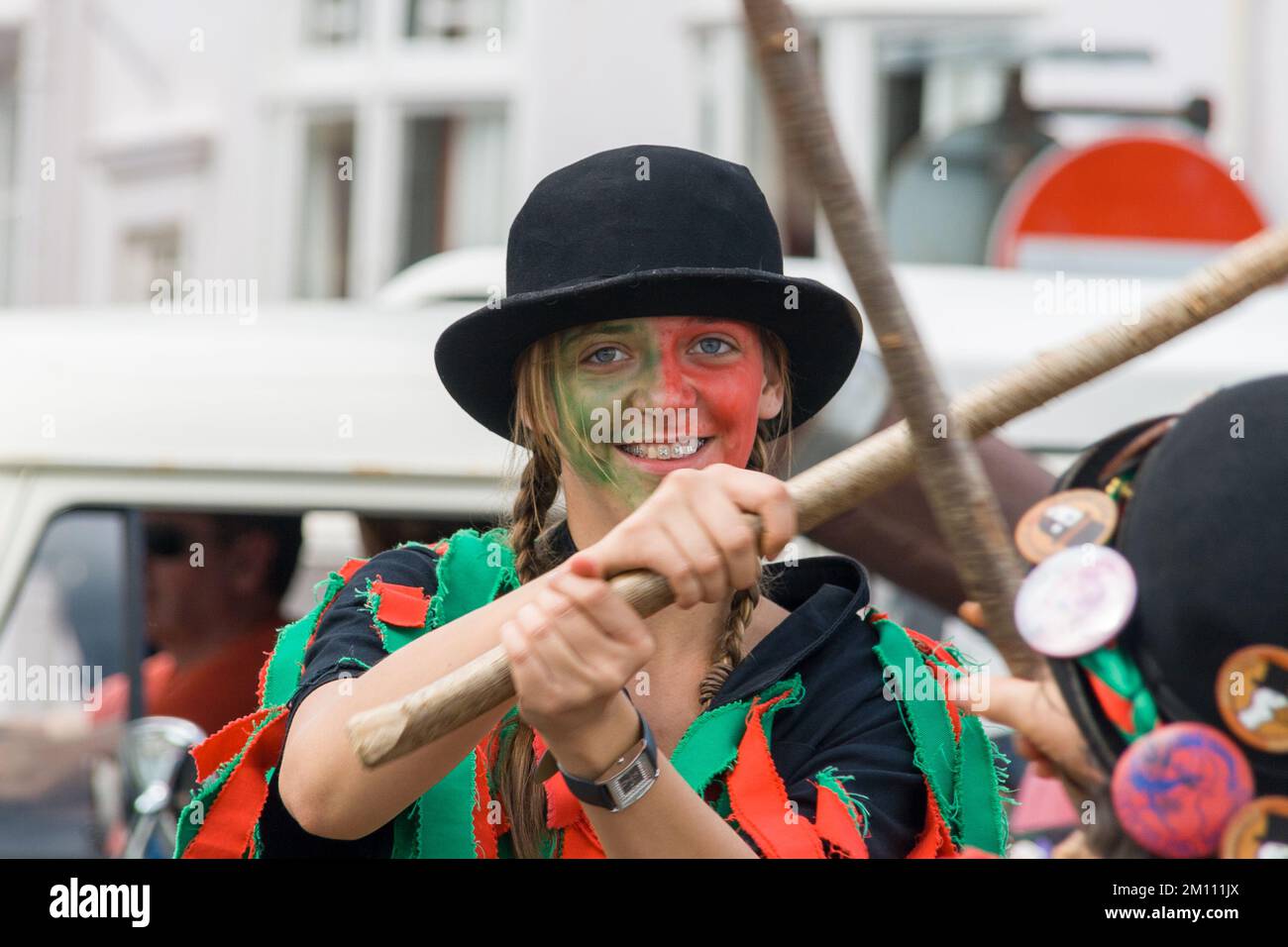 Ein junger morris-Tänzer aus der Alton morris-Gruppe in Sidmouth im Jahr 2008 Stockfoto