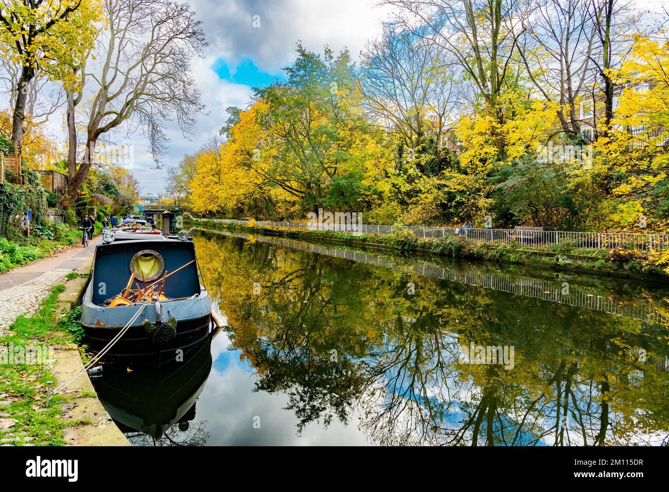 Regents Canal im Herbst, Islington, London, Großbritannien. Stockfoto