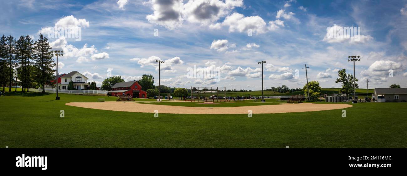 Das Bauernhaus der Familie Lansing und der Baseballdiamant in Dyersville, Iowa, und Filmset für das Filmfeld der Träume von 1989. Stockfoto