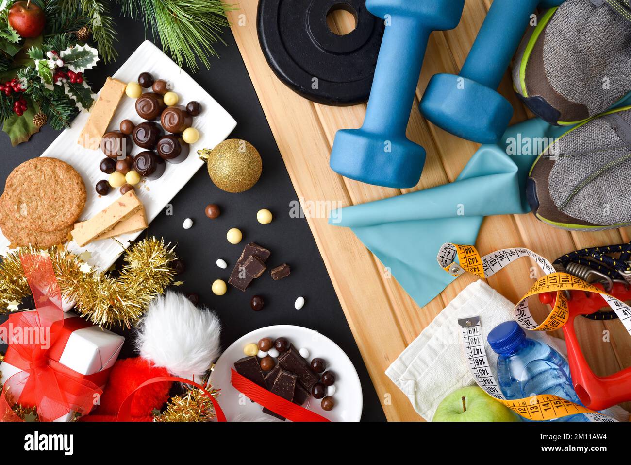 Vergleich von gesunden Gewohnheiten nach den Weihnachtsferien mit Nahrungsbanketten und Kalorienverbrauch. Draufsicht. Stockfoto