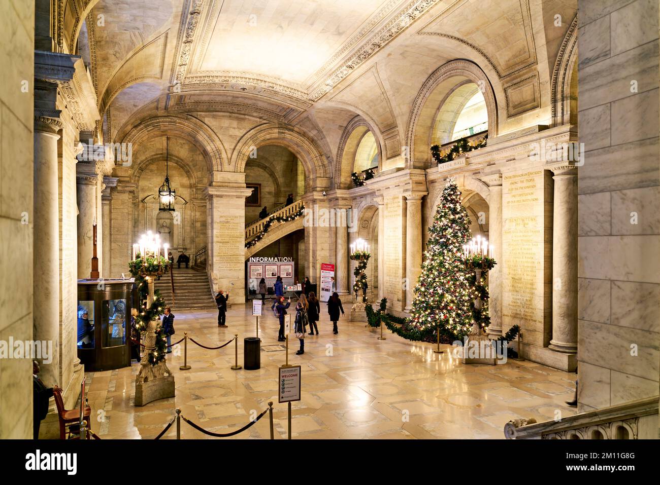 New York. Manhattan. Vereinigte Staaten. Die Eingangshalle der öffentlichen Bibliothek Stockfoto