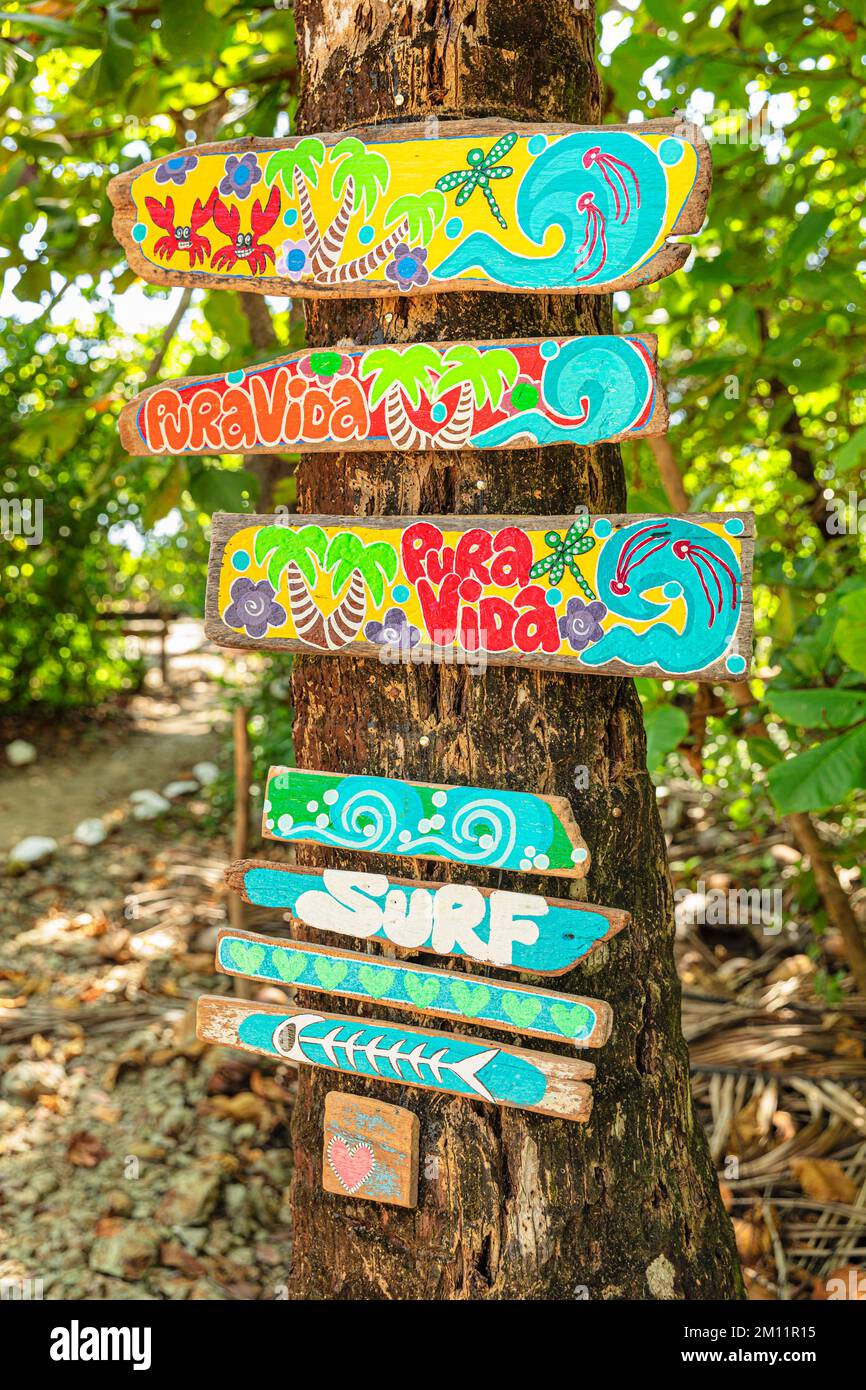 Schild mit Lebensmotto „Pura Vida“, Santa Teresa, Nicoya Halbinsel, Guanacaste, Costa Rica, Mittelamerika Stockfoto