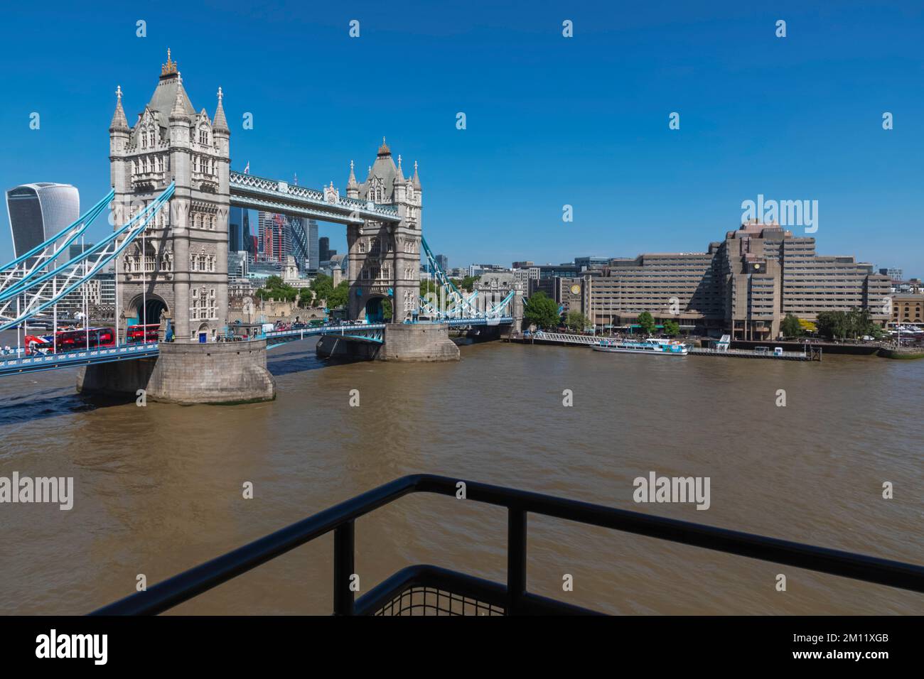 Tower Bridge bei Tag, London, England Stockfoto