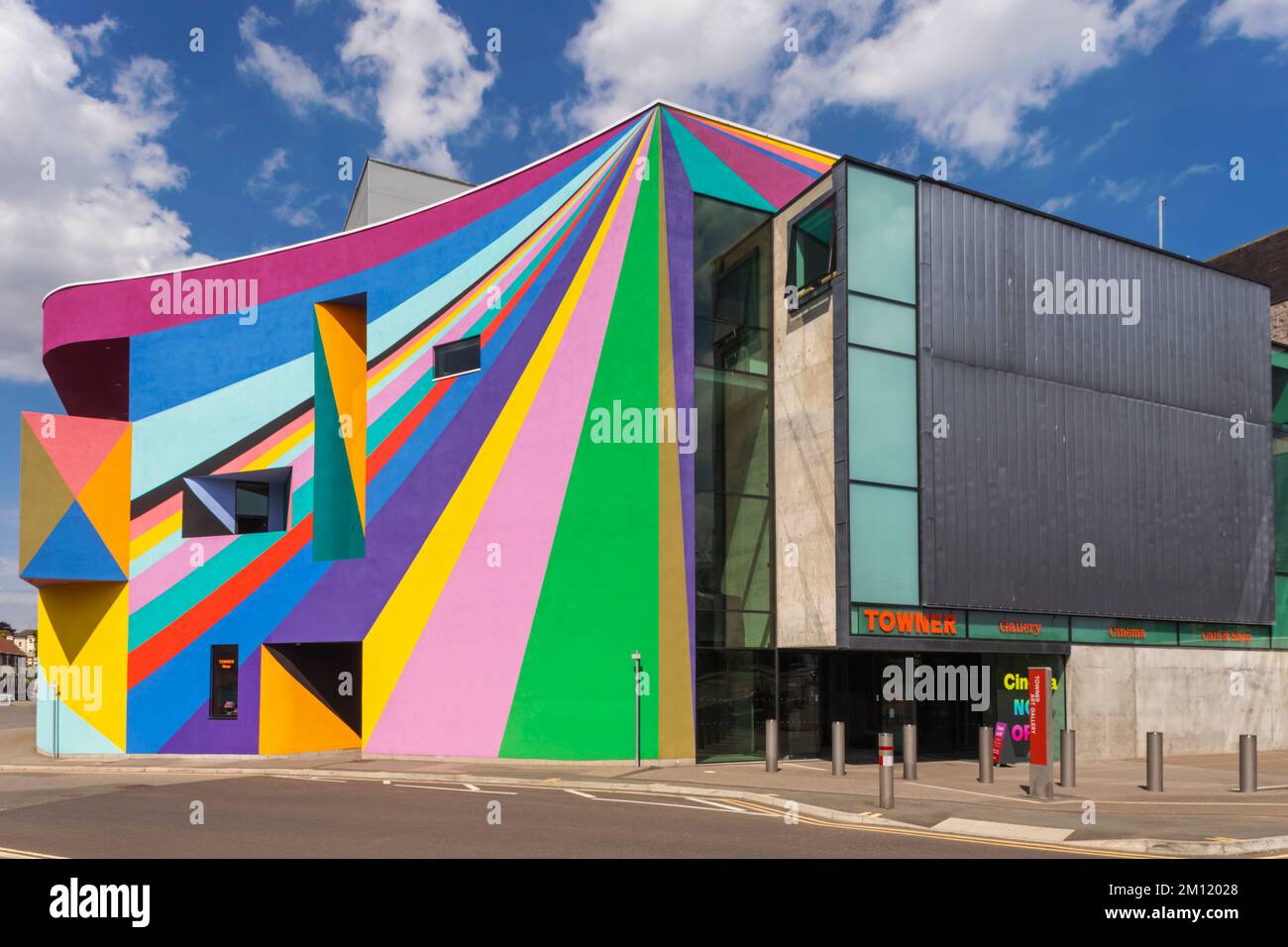 England, East Sussex, Eastbourne, Towner Art Gallery mit Kunstwerken des abstrakten Künstlers Lothar Gotz Stockfoto